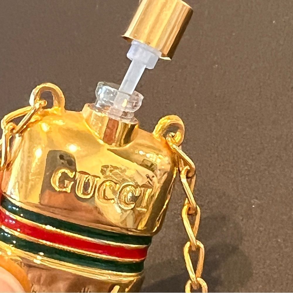 Gucci Vintage Gold Pendant Perfume Necklace - Picture 7 of 8